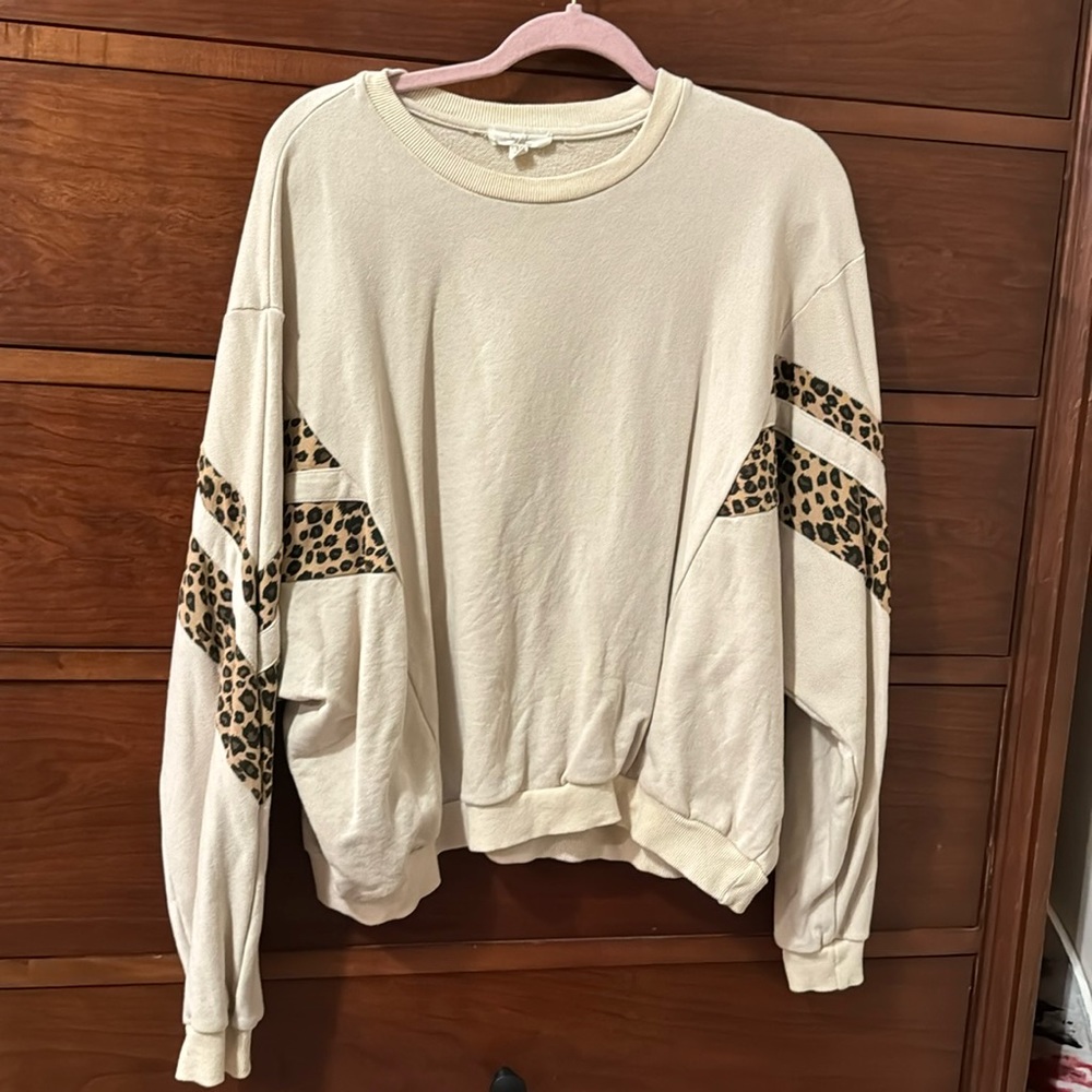 Easel pullover